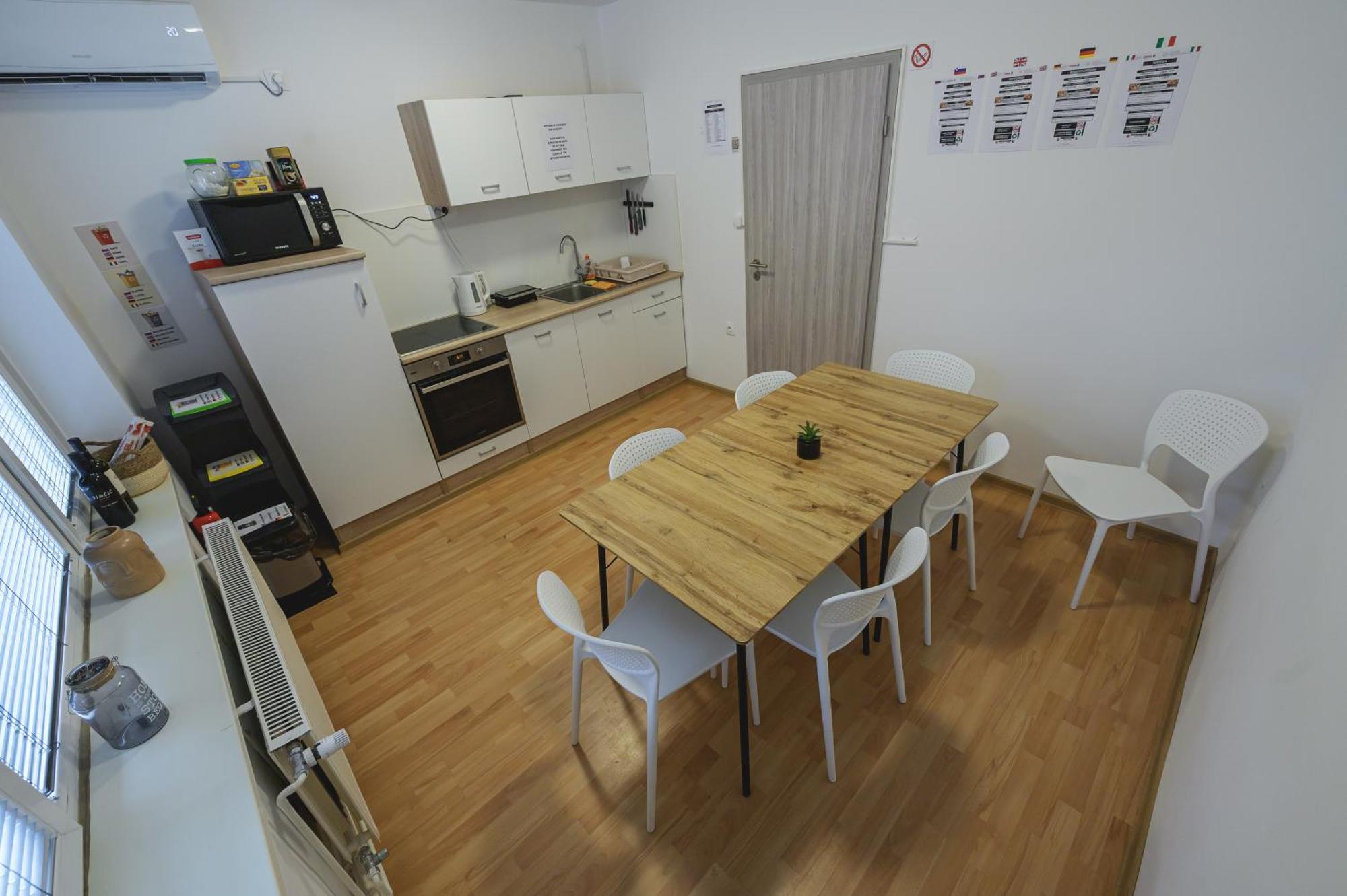 Do Avta Rooms Любляна Екстер'єр фото