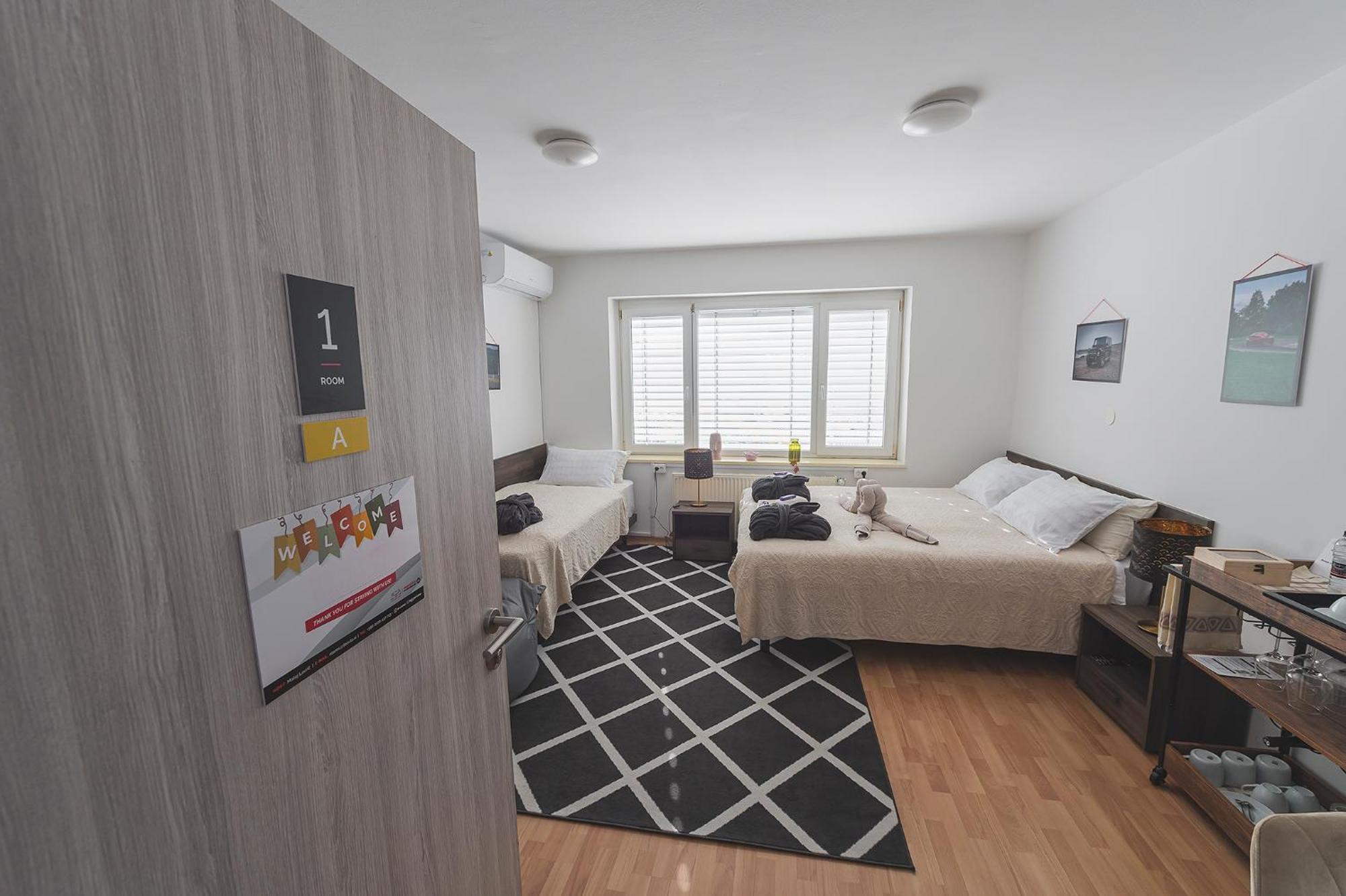 Do Avta Rooms Любляна Екстер'єр фото